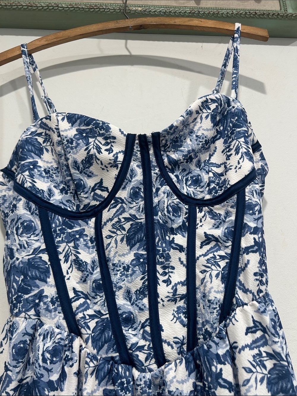 Blue & White Floral Spaghetti-Strap Midi bustier camo medium women’s 6 us new - Picture 3 of 7